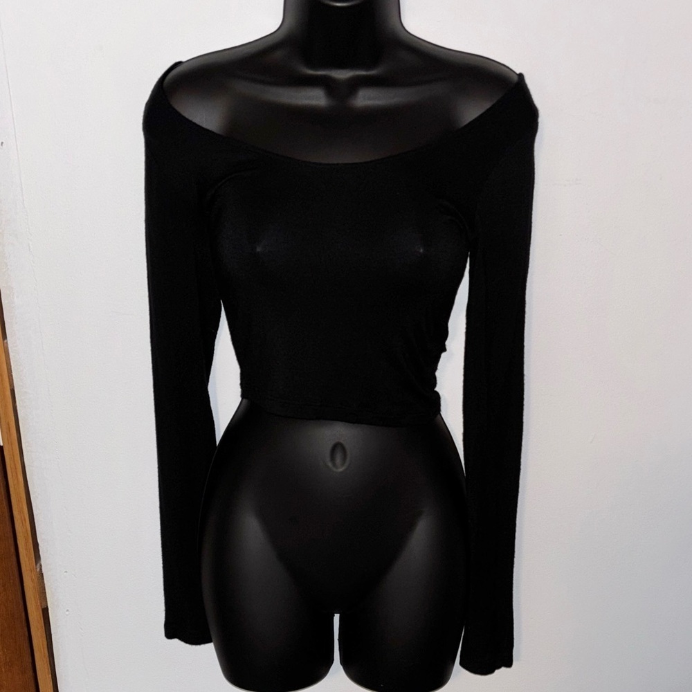 Brandy Melville Black On/Off-Shoulder Crop Top